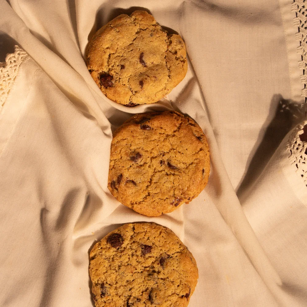 Galletas de chispas de chocolate recién horneadas de Salvo Pan y Pizza